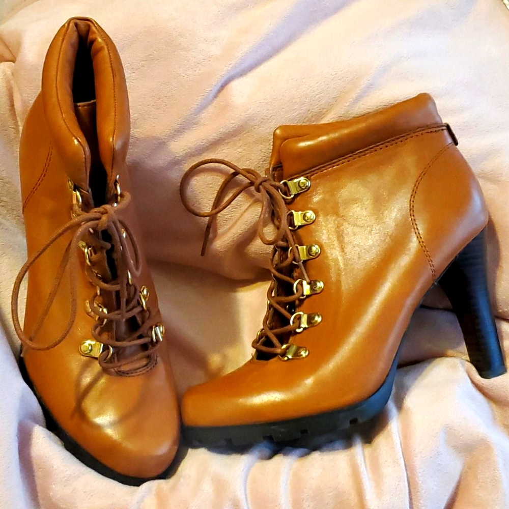 NWOT Lauren Ralph Lauren Boots. Accepting fair offers. - Picture 1 of 7